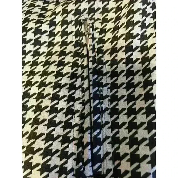 Small SOHO Ankle B& W Houndstooth pant - Picture 7 of 7